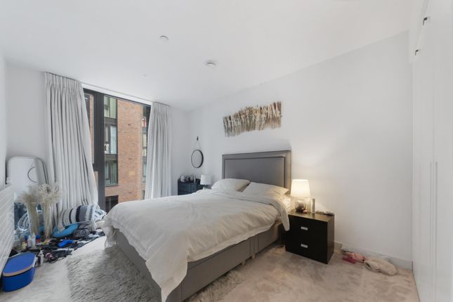 Flat for sale in Echo Court, Royal Wharf, London