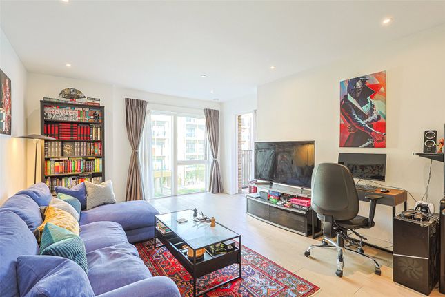 Lismore Boulevard, Colindale photo 4