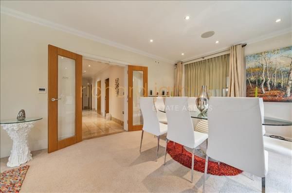 Flat for sale in St Vincent's Lane, Mill Hill, London