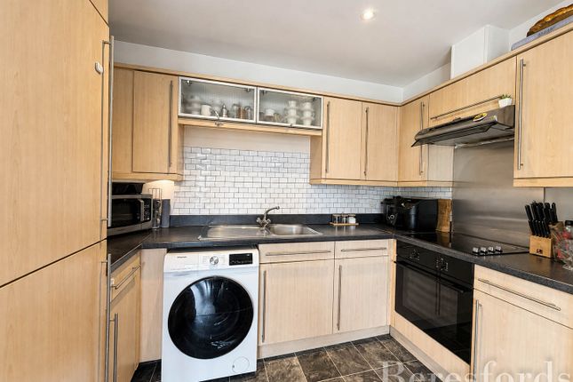 Flat 5, Woodgate Court, 98, Stafford Avenue, Hornchurch photo 3