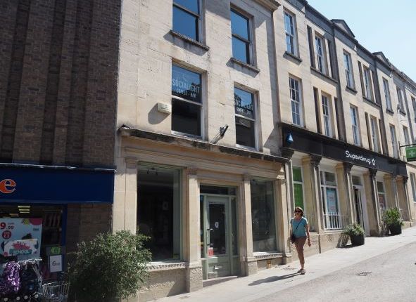 Retail premises to let in High Street, Stroud, Glos