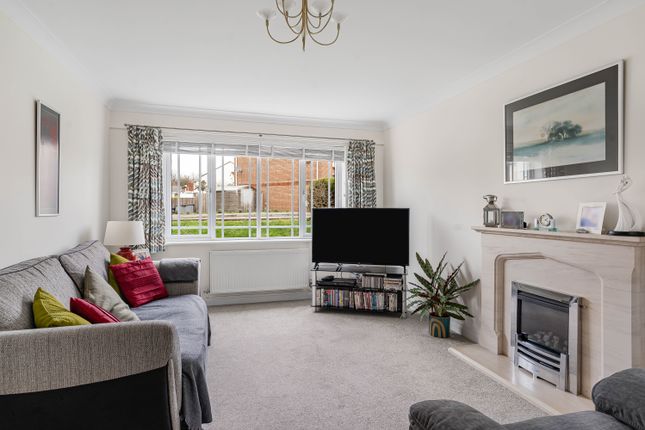 6, Pitcairn Crescent, Torquay photo 3