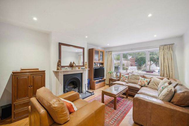 131, Cottenham Park Road, London photo 4