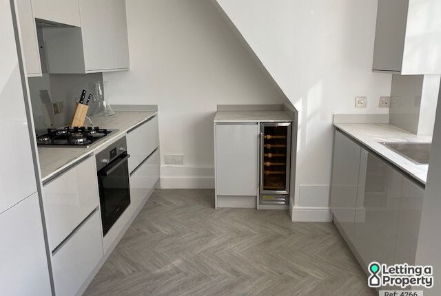 Flat to rent in Great Smith Street, London