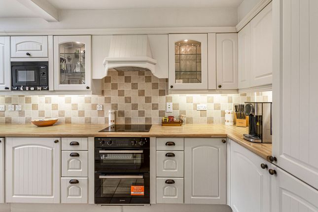 56 Holloways Lane, Welham Green photo 4