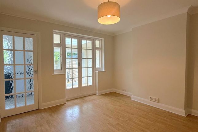 20, Oak Tree Drive, London photo 5