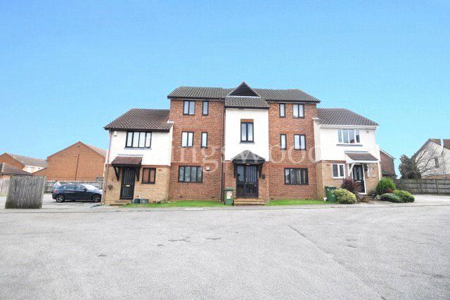 1 bed flat to rent in Robinia Close, Laindon, Basildon SS15