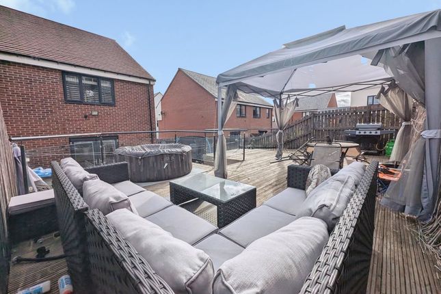 80, Featherwood Avenue, Newcastle Upon Tyne photo 3