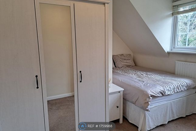 Room to rent in Blackpond Lane, Farnham Royal, Slough