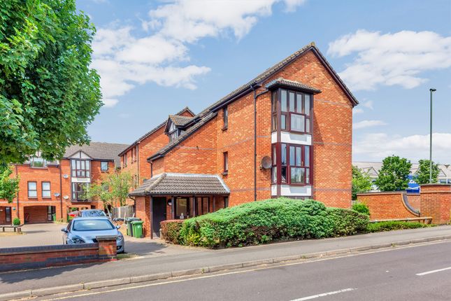 1-bed studio on 129, Farriers Road, Epsom, £220,000