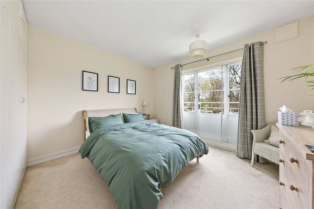 60, Meadowside, East Twickenham photo 4