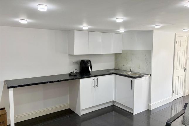 73B, Meadowbank Road, London photo 5