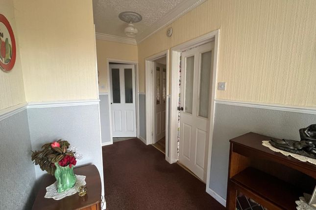 19, The Walk, Hengoed photo 4
