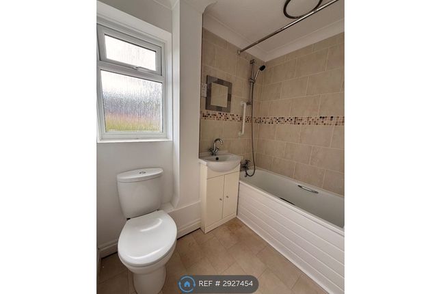 Meadow Lane, Pangbourne, Reading photo 3
