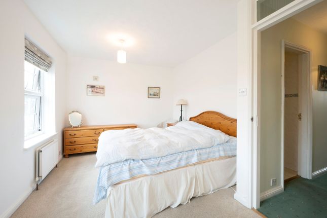 Town house for sale in Belgrave Close, Walton-On-Thames