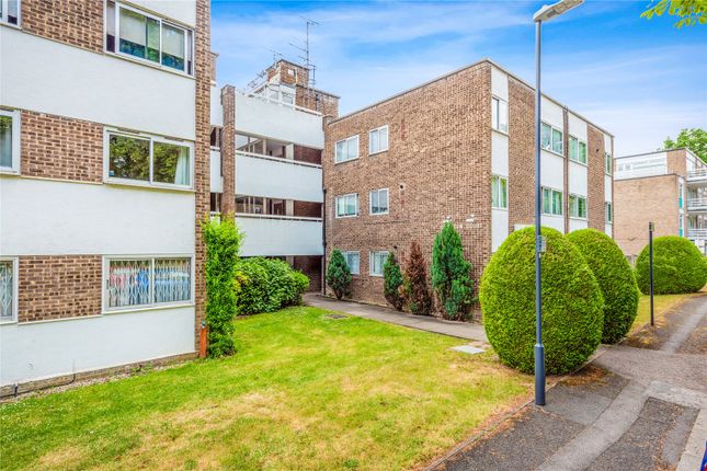 Thumbnail Flat for sale in Stonegrove, Edgware