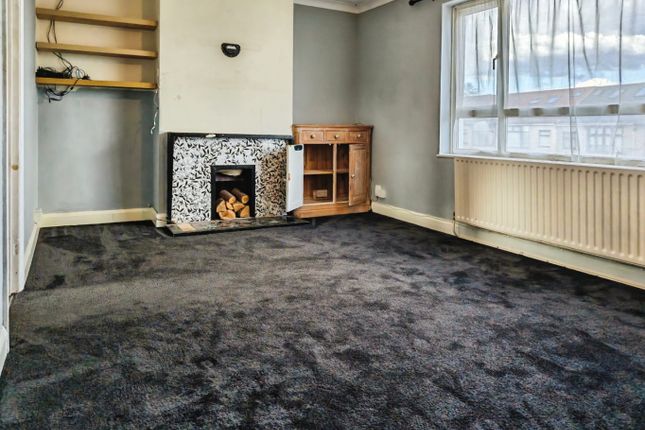 109A Fencepiece Road, Ilford, Greater London photo 2