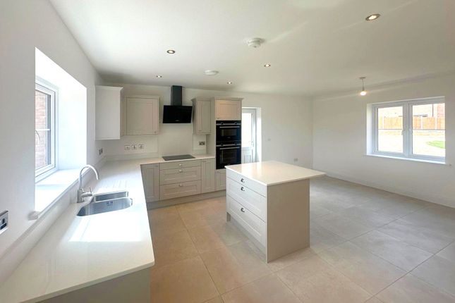 4, Pye Close, Newton Flotman photo 2