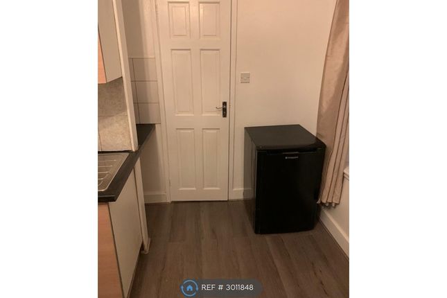 Flat, A Romford Road, London photo 5