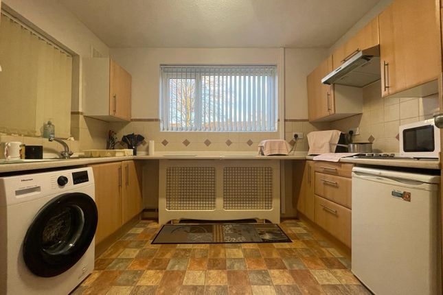 70, Seymour Close, Coventry photo 2