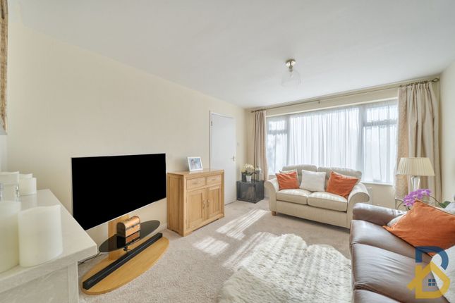 16 Holme Road, Hornchurch photo 2