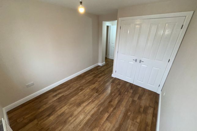 Apt 10, Crewe photo 5