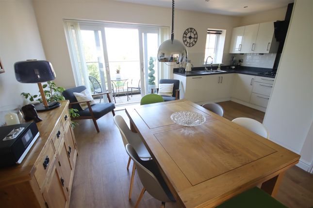 9, Bucklands Grove, Chippenham photo 3