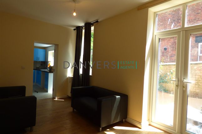 Semi-detached house to rent in Winchester Avenue, Leicester