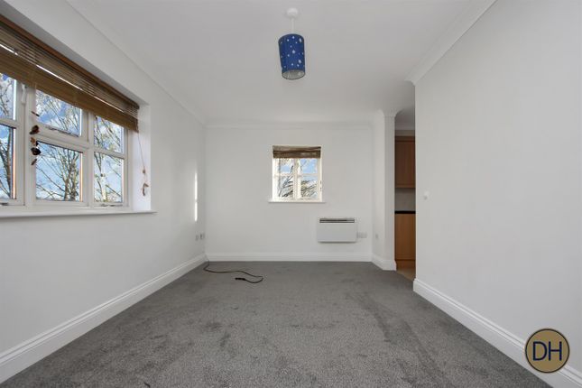 14, Connaught Close, Colchester photo 4