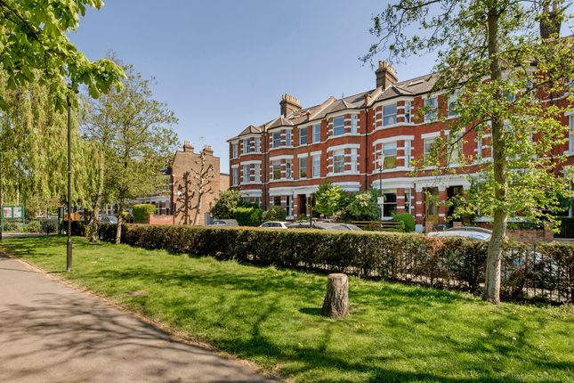 12 Dalgarno Gardens, London photo 2