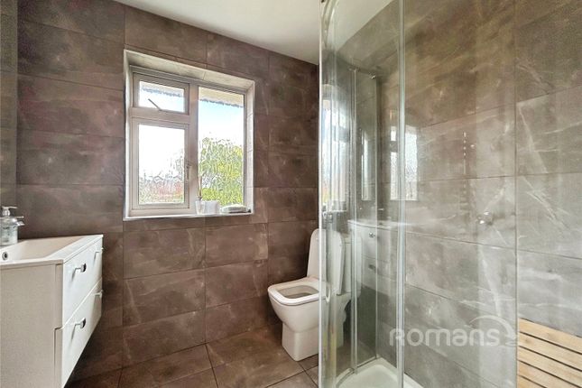 29, Griffon Close, Hampshire photo 4