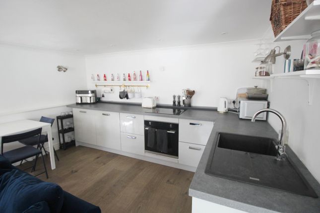 Flat 1, Marina View, 17 Abbey Hill, Southampton photo 2