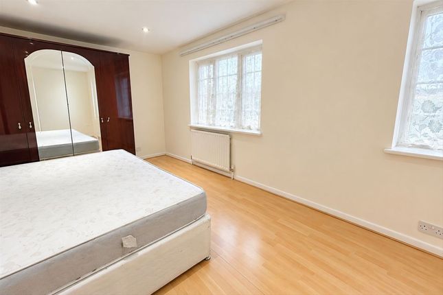 Johnson Road, Hounslow photo 4