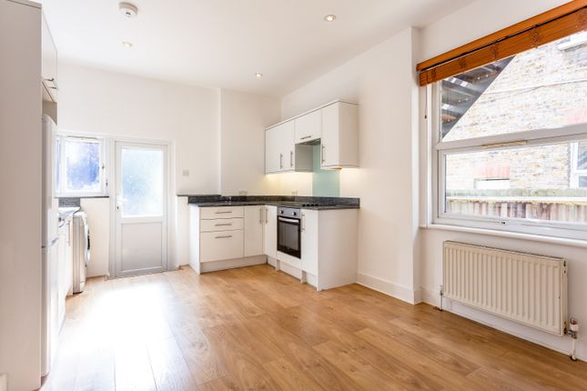 Thumbnail Flat to rent in Temple Road, London