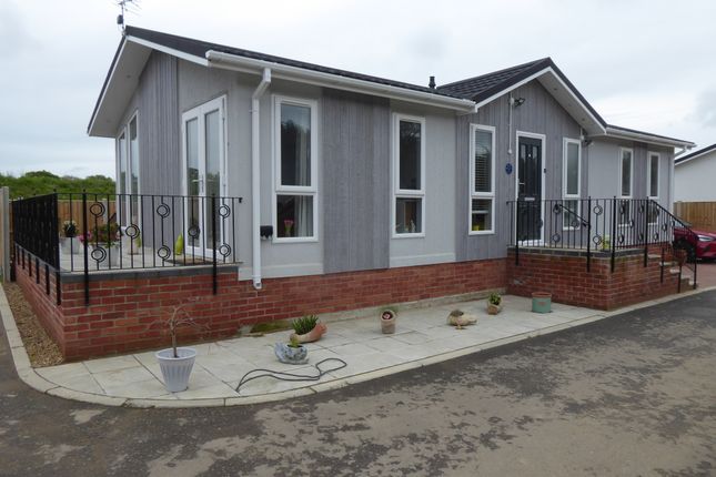 Mobile/park home for sale in Oakleigh Park, Clacton Road, Wheeley, Clacton-On-Sea