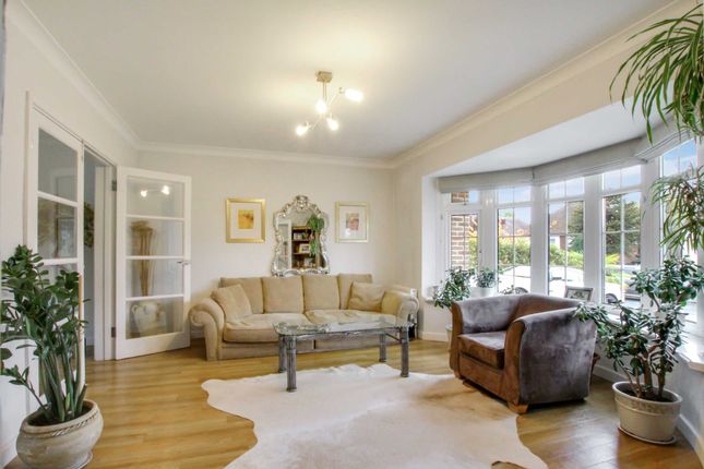 14, Courtleigh Avenue, Hertfordshire photo 3