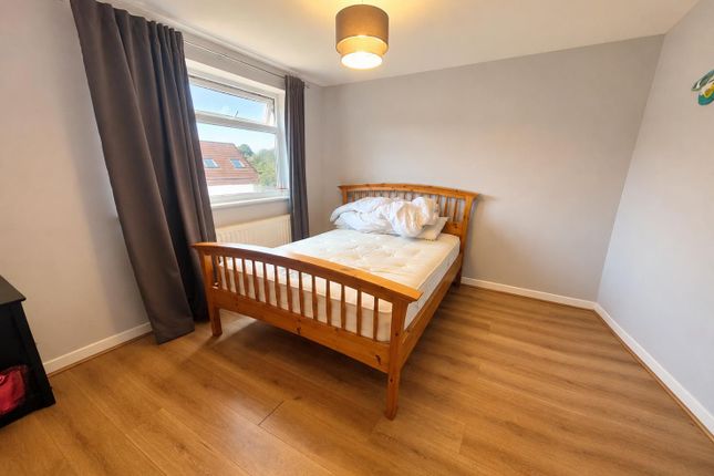 7, St. Catherines Close, Caerphilly photo 5