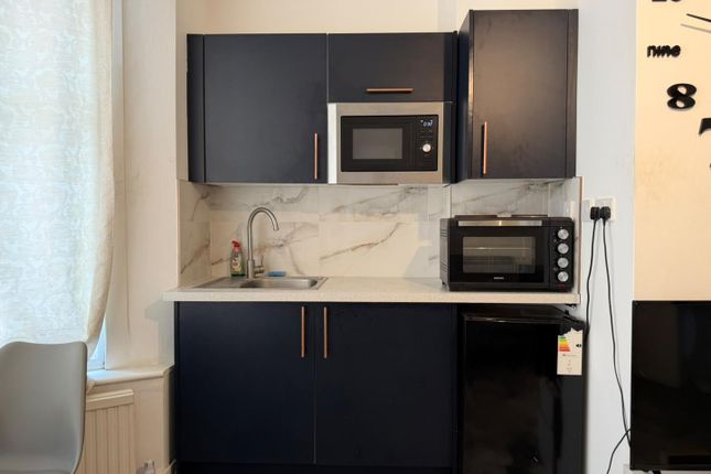 6-bed house on Flat 1, 11 Quantock Gardens, London, £1,450/mo
