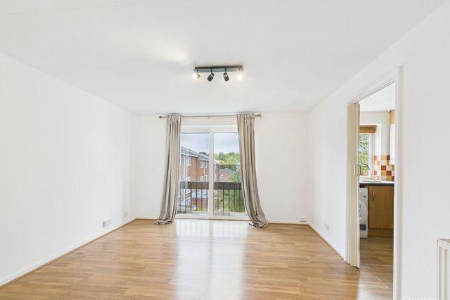 73 Holmbury Grove, Croydon photo 2