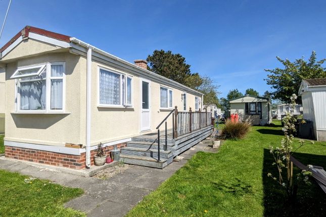 2-bed caravan on 2r Hurlston Hall Caravan Park, Hurlston Lane, Ormskirk, £60,000