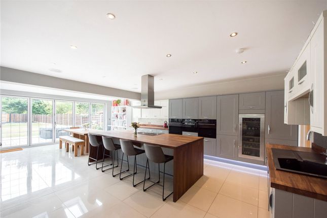 114 Swan Lane, Wickford photo 2