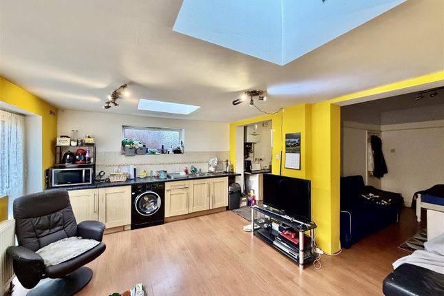 59, Stratford Road, Southall photo 3