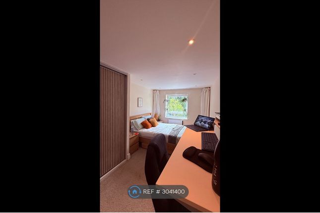 Apartment  Stanton House  Rotherhithe Stre, London photo 3