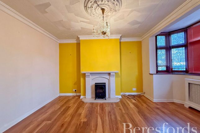 10, Ravenscourt Grove, Hornchurch photo 4