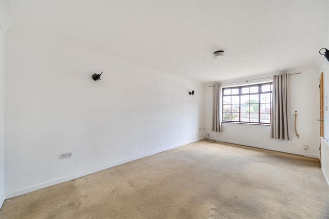 6, Richmond Way, Yeovil photo 4