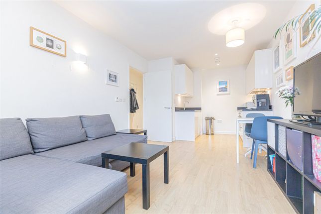 Flat for sale in Gainsford Road, Walthamstow, London