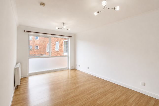 Highland Court, Gordon Road, London photo 3