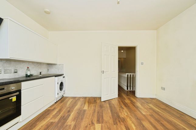 69 A/B/C, Manchester Road, Wiltshire photo 3