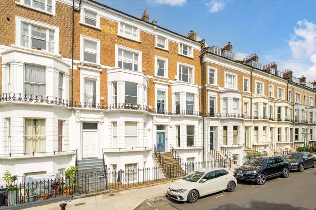 Flat for sale in St James's Gardens, London