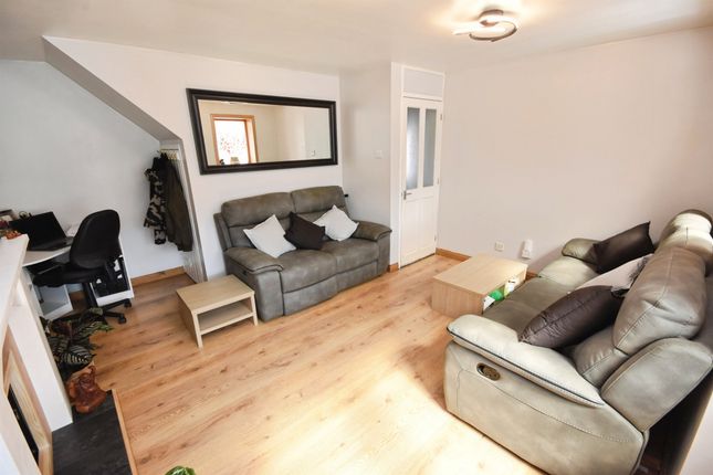 13, Frating Court, Braintree photo 2